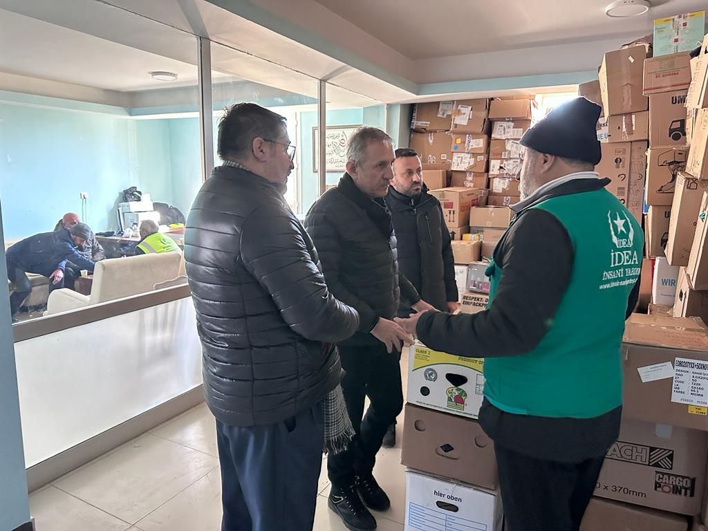 U_I_D's tweet photo. #UID Genelbaşkanımız @KoksalKus1,Genel Bşk.Yrd.Ali Kılınç ve @ragip_corakli Deprem bölgemizde ki Afad koordinasyon merkezlerini ziyaret ederek, Avrupa'dan iletilen yardımların ulaştırılması konusunda istişarelerde bulundular.
#YanlızdeğilsinTürkiyem https://t.co/Zoqb8ncSNN