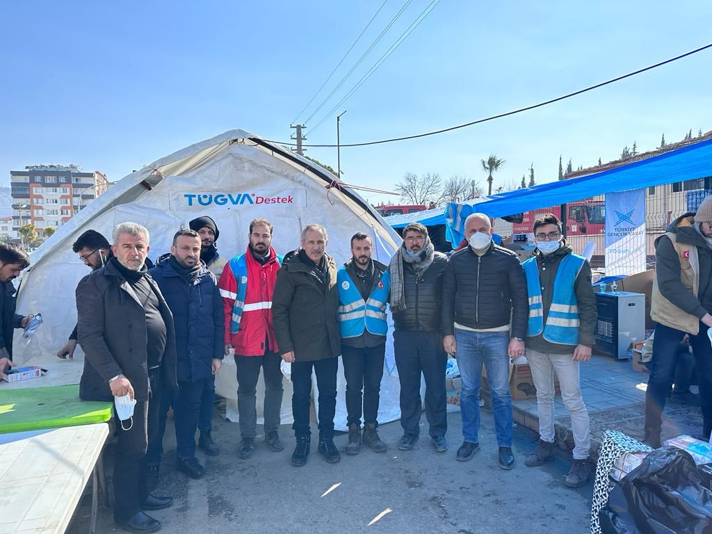 U_I_D's tweet photo. #UID Genelbaşkanımız @KoksalKus1,Genel Bşk.Yrd.Ali Kılınç ve @ragip_corakli Deprem bölgemizde ki Afad koordinasyon merkezlerini ziyaret ederek, Avrupa'dan iletilen yardımların ulaştırılması konusunda istişarelerde bulundular.
#YanlızdeğilsinTürkiyem https://t.co/Zoqb8ncSNN