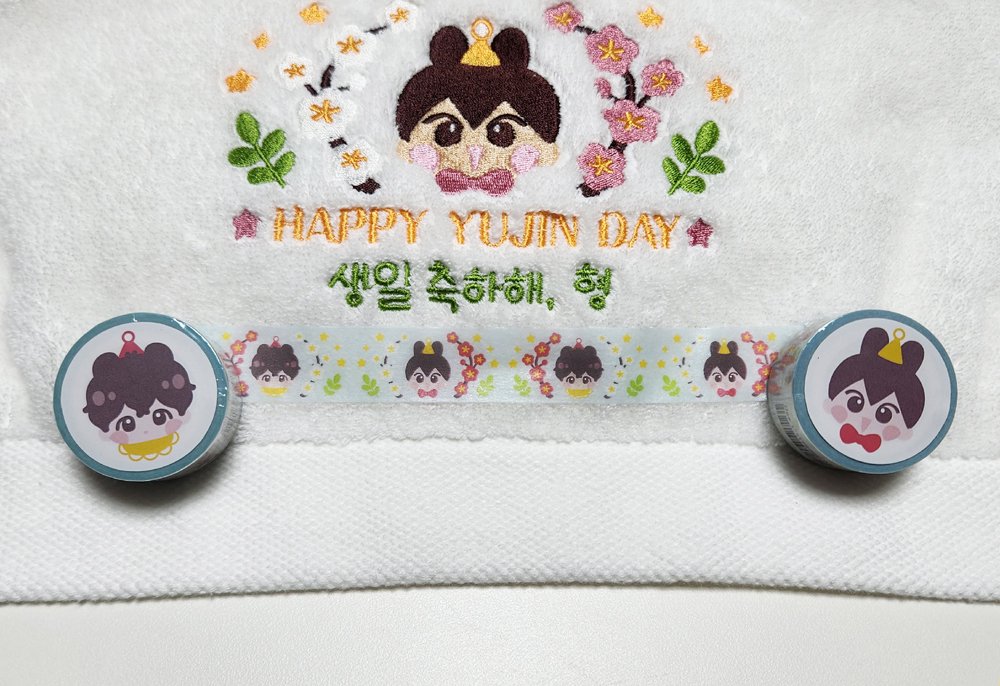 안녕하십니까! 오랜만에 인사 드립니다.

꽤 바쁜 나날이 이어지고 있어 꾸준히 인사를 드리지 못한 것 같네요……. 옆집 사는데 옆 회사도 다니는 오래 알고 지내기만 한 사람이 마스킹 테이프라는 것을 알려주어 제작해 보았습니다. 몹시 귀여워서 총 3분께 보내드리려 합의 하였습니다!