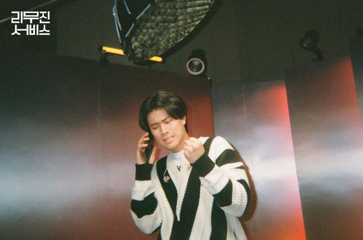 limozest's tweet image. 🐥:그러니까....!!오늘 저녁은 꼬기!!꼬기 먹어야한다귯!!
??:아니야....오늘 같은 추운날은 국밥 먹어야지..!!

그렇게...초딩입맛인 무진이는 결국에 고기를 먹지 못했다고합니다(다..ㄷ...ㅏ...ㄷ........ㅏ)

#이무진 #LMJ #leemujin @BPM_LMJ