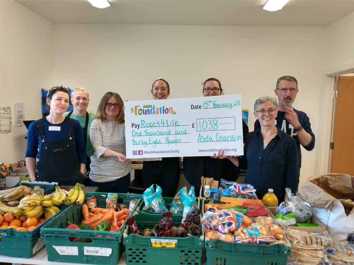 AsdacharltonSE7's tweet photo. Visited @ROOTS4LIFE to present them with a cheque for £1038 from an @AsdaFoundation grant. They do a monthly community meal, a weekly community fridge and various activities for all within the local community. @NewsShopper @Royal_Greenwich @AsdaCommunity https://t.co/bQo4XRkBfY