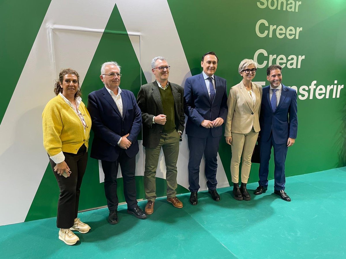 aemprende's tweet image. 💥 #EquipoEmprende en #Transfiere2023 @ForoTransfiere

👥Desde el corazón 📍 #AndaluciaKnowledge Transfer @AndaluciaJunta @Fycma, junto a @GoVillamandos, consejero @UniversidadAnd y equipo @AndaluciaJunta🙌

💫Soñar. Creer. Crear. Transferir. ¡Te ayudamos! 🤝 Pásate

#EmprendeAND