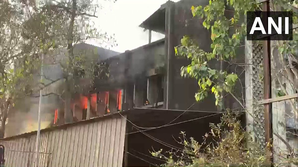 Maharashtra | Fire broke out at a garments godown in Turbhe, Navi Mumbai. Severa… Maharashtra | Fire broke out at a garments godown in Turbhe, Navi Mumbai. Severa…