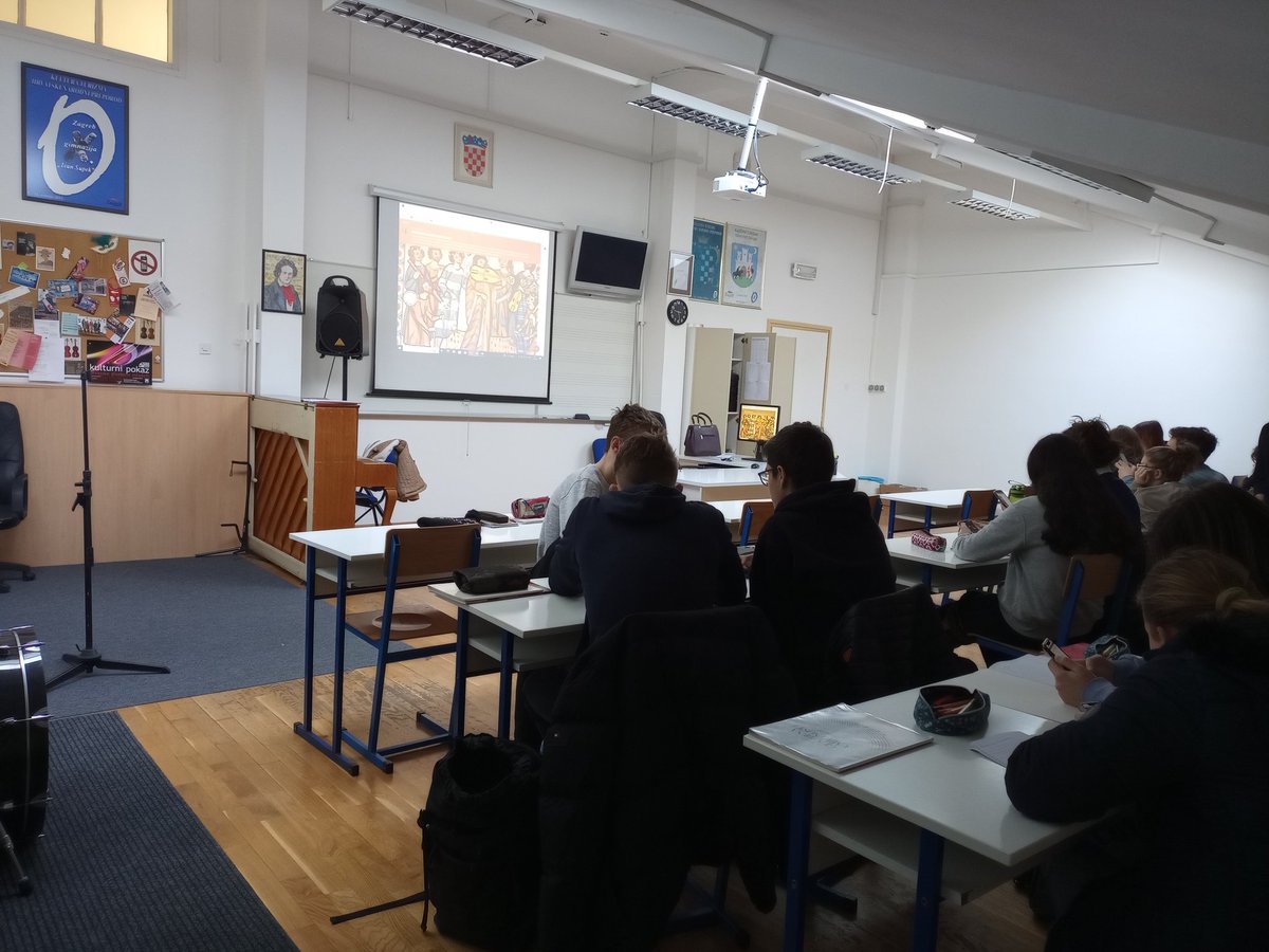 oppzgz's tweet photo. Hoy hemos ido a clase de música, biología, inglés y química. Seguimos sumando experiencias. @IESCLARACR @erasmusIESccr @sepiegob @io3z #ErasmusPlus @RedEvolucionAr https://t.co/DWmM7lnHE1