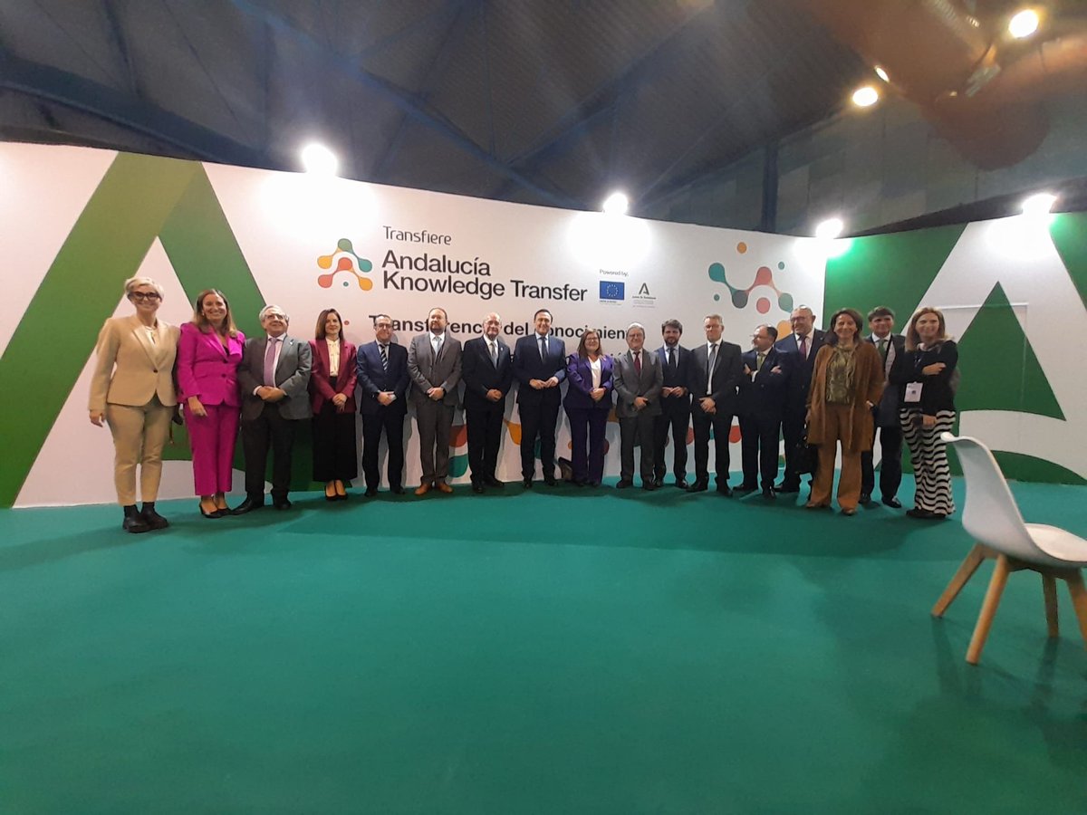 aemprende's tweet image. 💥 #EquipoEmprende en #Transfiere2023 @ForoTransfiere

👥Desde el corazón 📍 #AndaluciaKnowledge Transfer @AndaluciaJunta @Fycma, junto a @GoVillamandos, consejero @UniversidadAnd y equipo @AndaluciaJunta🙌

💫Soñar. Creer. Crear. Transferir. ¡Te ayudamos! 🤝 Pásate

#EmprendeAND