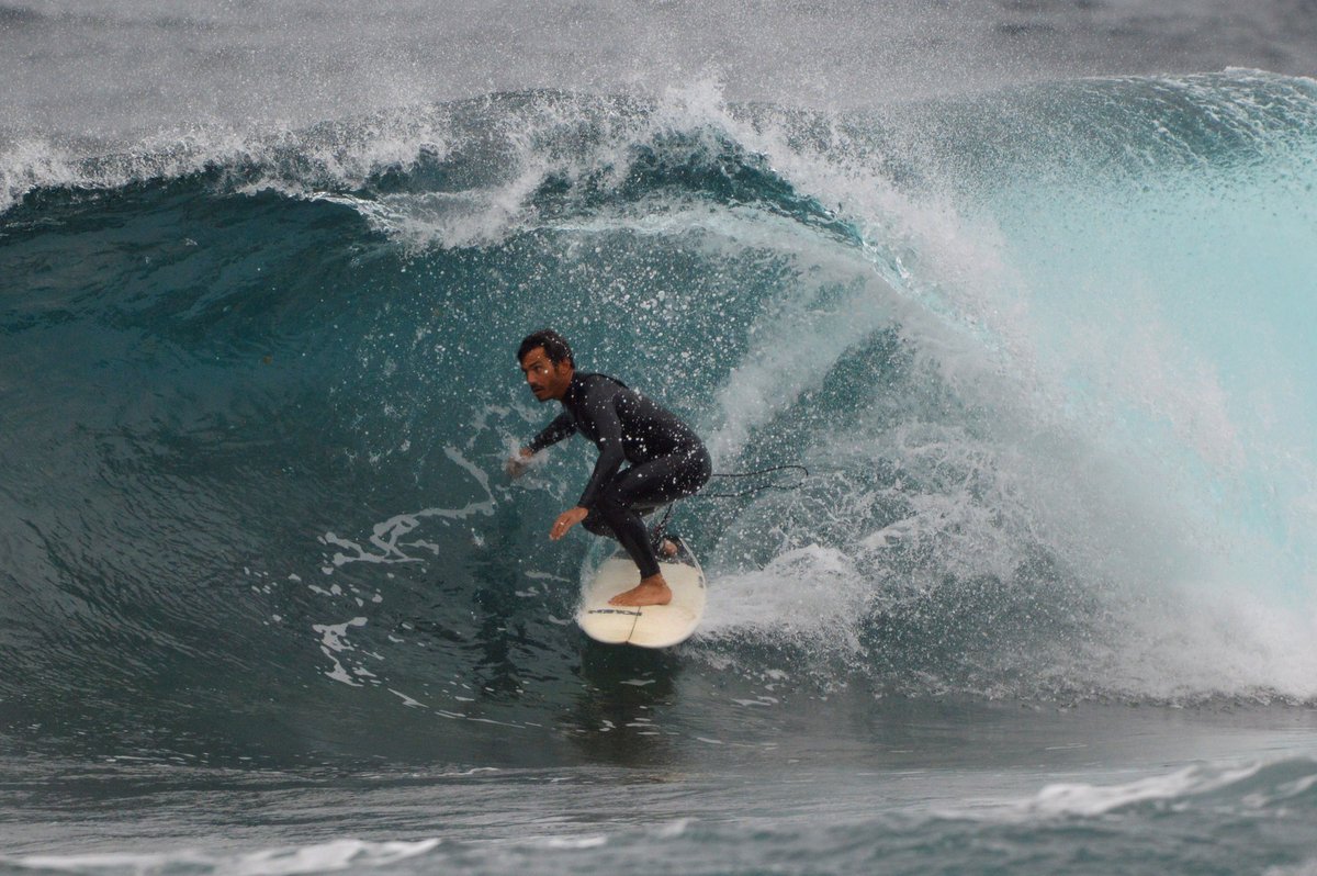 Madrugar con este frío y meterte en el agua, es amor al Surf en El Confital y <a href="/SurfLasCanteras/">🌺 Surf en Las Canteras 🌺</a>