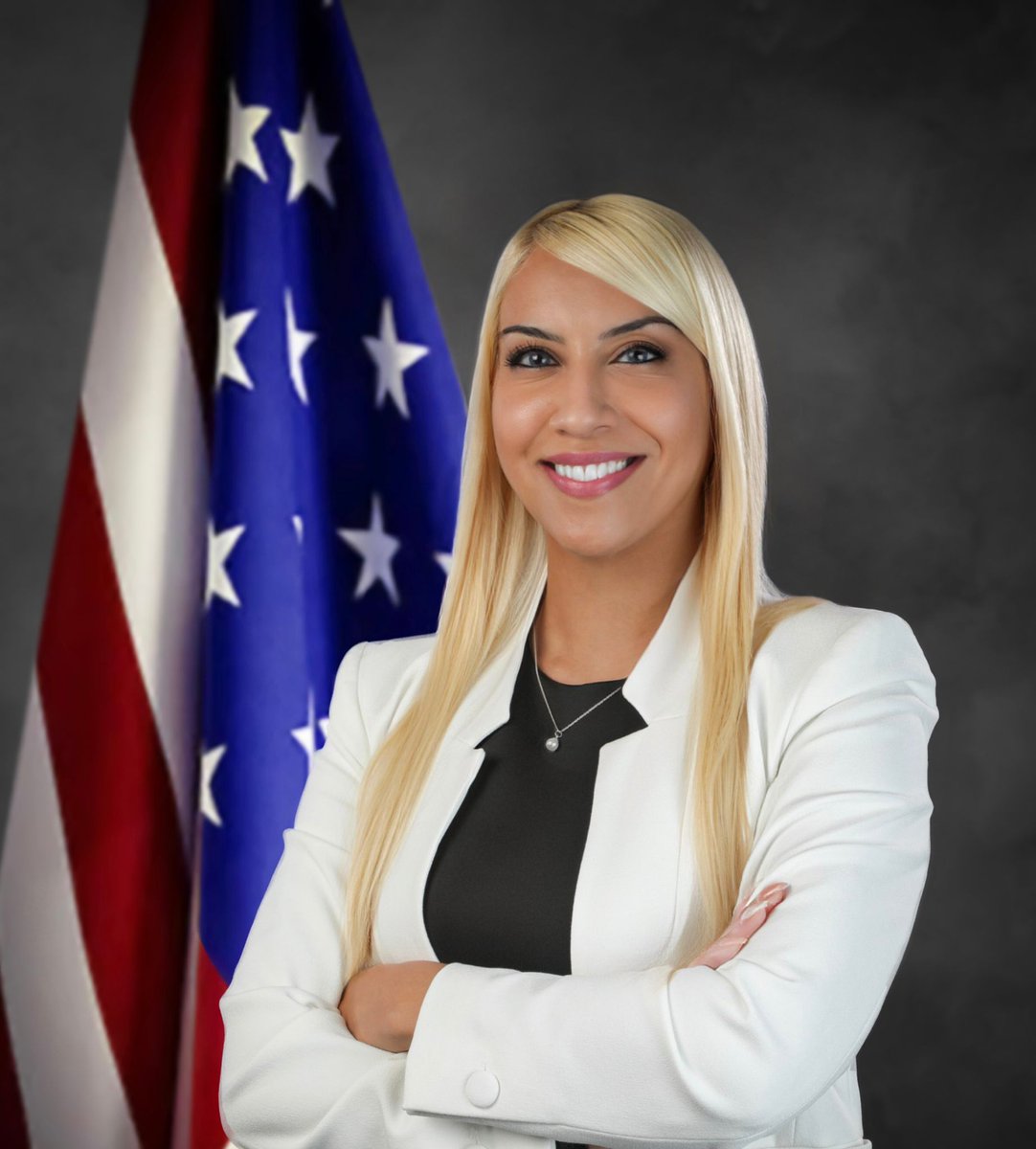 BronxFemmeRun's tweet photo. Today's #WCW is, born and bred in The Bronx, Hon. Ischia Bravo! 🙌🏼 

The first woman and first Latina to be Bronx County Clerk/Commissioner of Jurors.🙅🏻‍♀️ 

Paving the way for our Bronx Youth to dream big, you are an inspiration and a role model to us. ✨️
 
#Representationmatters https://t.co/O5yhG7FBAc