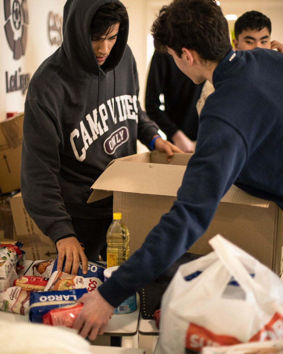 ESC_LaLiga_NBA's tweet photo. El Student Council de ESC American School, como parte de su programa de Community Service, organiza recogida de alimentos y ropa para las víctimas del terremoto de Turquía y Siria. 
Nos emociona ver cómo se ha volcado toda nuestra comunidad, vecinos de Villaviciosa de Odón y https://t.co/cdRfbb6Pqp