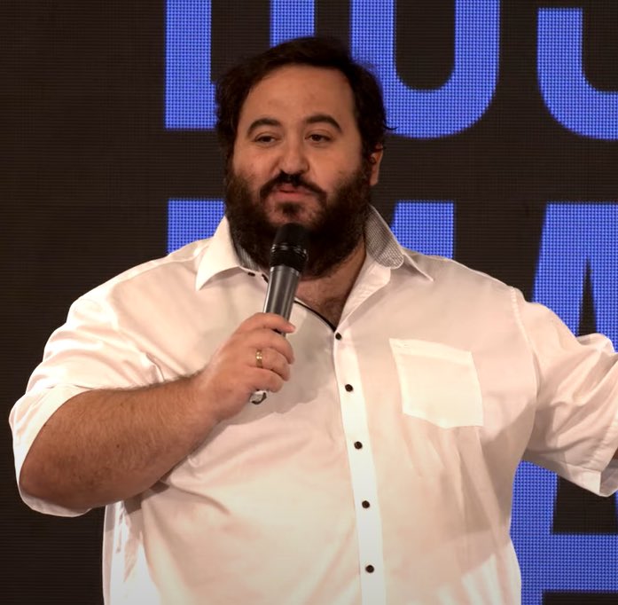 TrashTalk_fr's tweet photo. Jsuis sur un banc et la y’a un SDF qui se pose à côté de moi. Il mdemande si j’ai pas 5€ j’lui dit jtemmerde. Mais jsavais qu’il fallait tendre la main. Donc jlinvite à dormir chez moi. Il m’a remercié, il est resté 1 mois, on s’est perdu de vu. Et ce gars c’était Jimmy Butler. https://t.co/XkRCCeVQ0Y