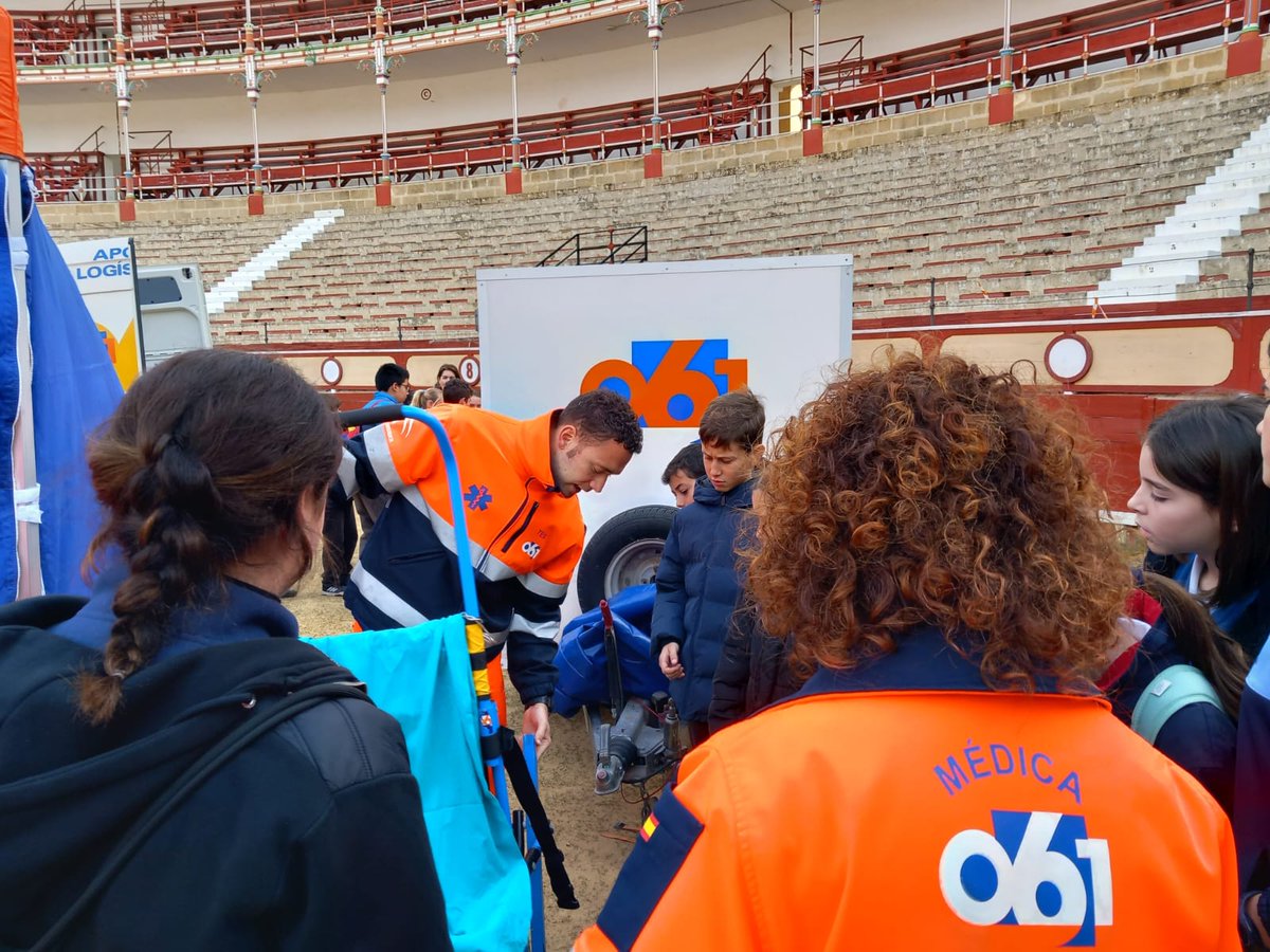 E112Andalucia's tweet photo. Finalizan las jornadas por el #DíaEuropeo112 en #ElPuertodeSantaMaría #Cádiz Gracias a todos los operativos que han compartido este día con nosotros porque en una emergencia #TodosSumamos  @policiandalucia @BomberosCbpc
@Plan_INFOCA @AAMM_And #PoliciaLocal @CruzRojaCA #CES061 https://t.co/m0g2DxyAnx