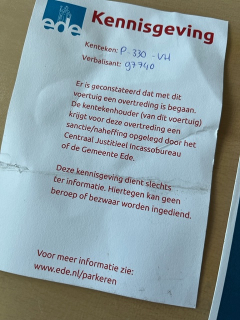 Toch wel apart, een boete krijgen terwijl je een vergunning op kenteken hebt? Dan ook nog stellen dat je geen beroep of bezwaar kan indienen ..........
<a href="/HandhavingEde/">Handhaving Ede</a> #boete #gemeente ede