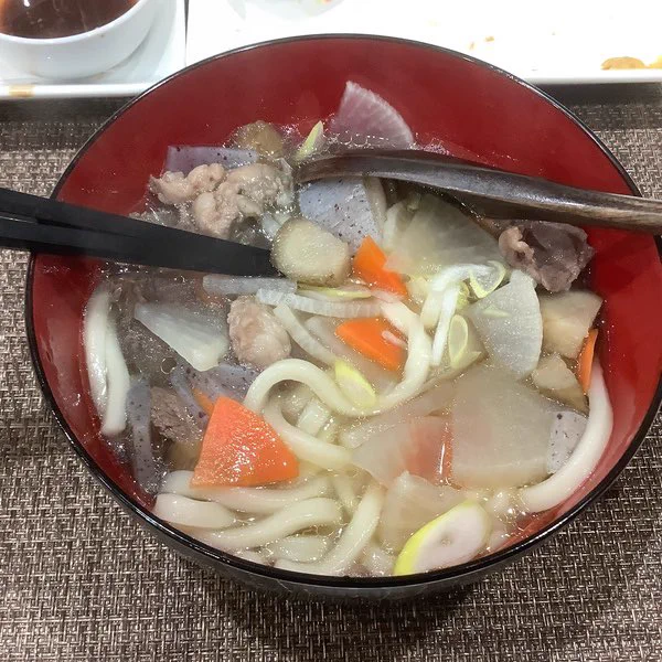 最後に牛すじうどんを頂きましたほかほか〜 