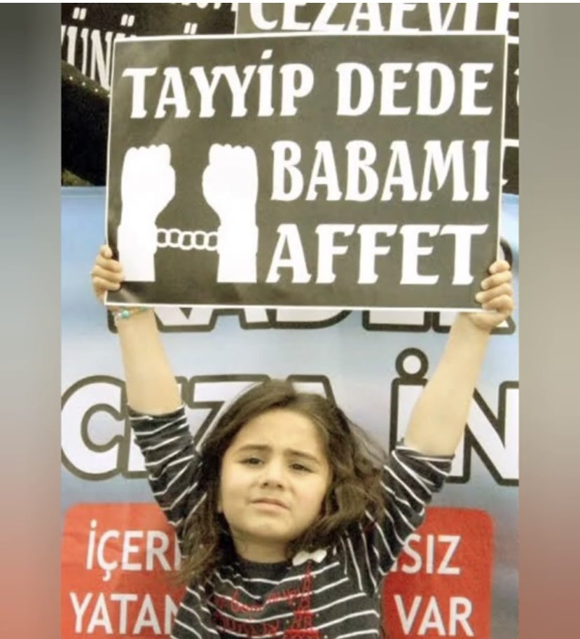 22 yıldır mahkum ve mahkum ailelerinin istekleri yerine gelmiyor gözü yaşlı anne baba evlatlar için madde ayrımsız AF İSTİYORUZ #GenelAf
