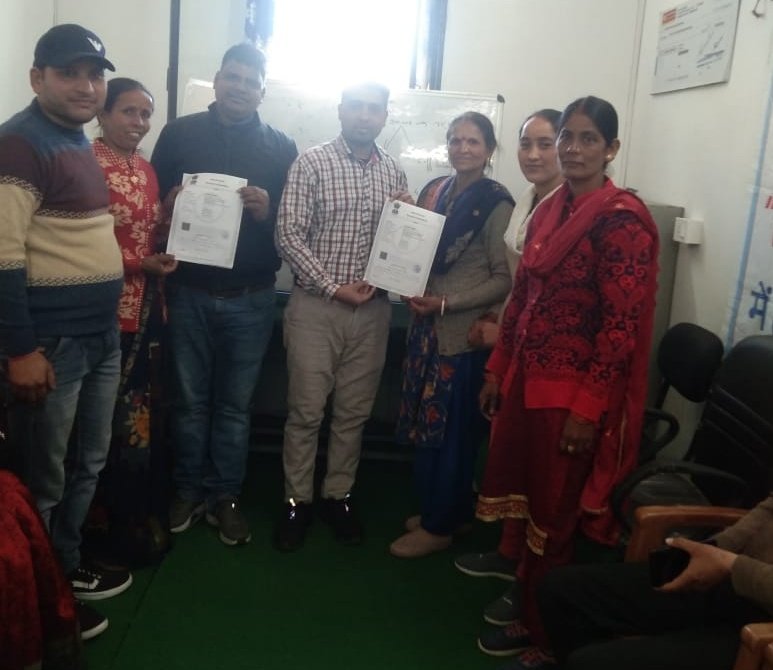 REAPUttarakhand's tweet photo. REAPPauri: Today, an #agreement was signed with #REAP_Pauri & both the #SRCs of block Kaljikhal namely #Pratigya & #Burans. Information about #Bank_CCL was also given by #UGB_Manager, Mr. Rajendra Prasad.
#Staff_Selection
#BP
@REAPUttarakhand @basava_i… https://t.co/j8x4dqt3qJ