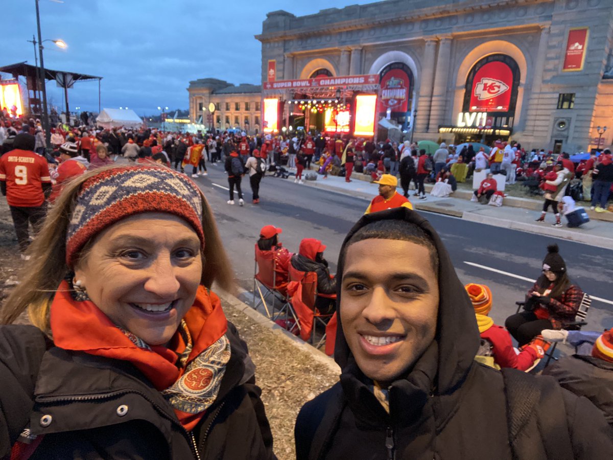 Ok ⁦⁦<a href="/Chiefs/">Kansas City Chiefs</a>⁩ fans-it’s parade day! Follow ⁦<a href="/peggyllowe/">PeggyLowe</a>⁩ ⁦<a href="/celisa_mia/">Celisa Calacal</a>⁩ ⁦<a href="/zach_pepez/">Zach Perez</a>⁩ ⁦<a href="/ChrisWFortune/">Chris Fortune</a>⁩ as we bring you coverage throughout the AM. And tune in to ⁦<a href="/KCURUpToDate/">KCUR's Up To Date</a>⁩ at 9 w/
⁦<a href="/stevekraske/">Steve Kraske</a>⁩ as they broadcast live from parade!