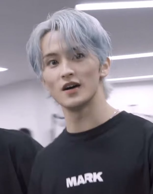LOOKSMKL's tweet photo. handsome mark lee🤍 https://t.co/owpF5rPVz3