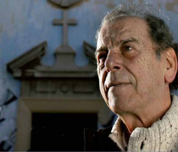 EntreBorromeos's tweet photo. Tras una larga enfermedad, esta madrugada ha fallecido Enrique de Castro, amigo y cura en esta parroquia de Entrevías.Con tristeza por la marcha y alentando la Esperanza que él nos transmitió, le despediremos mañana Jueves día 16 a las 13:00h. en el crematorio de la Almudena. https://t.co/ZSfk6iKfAp