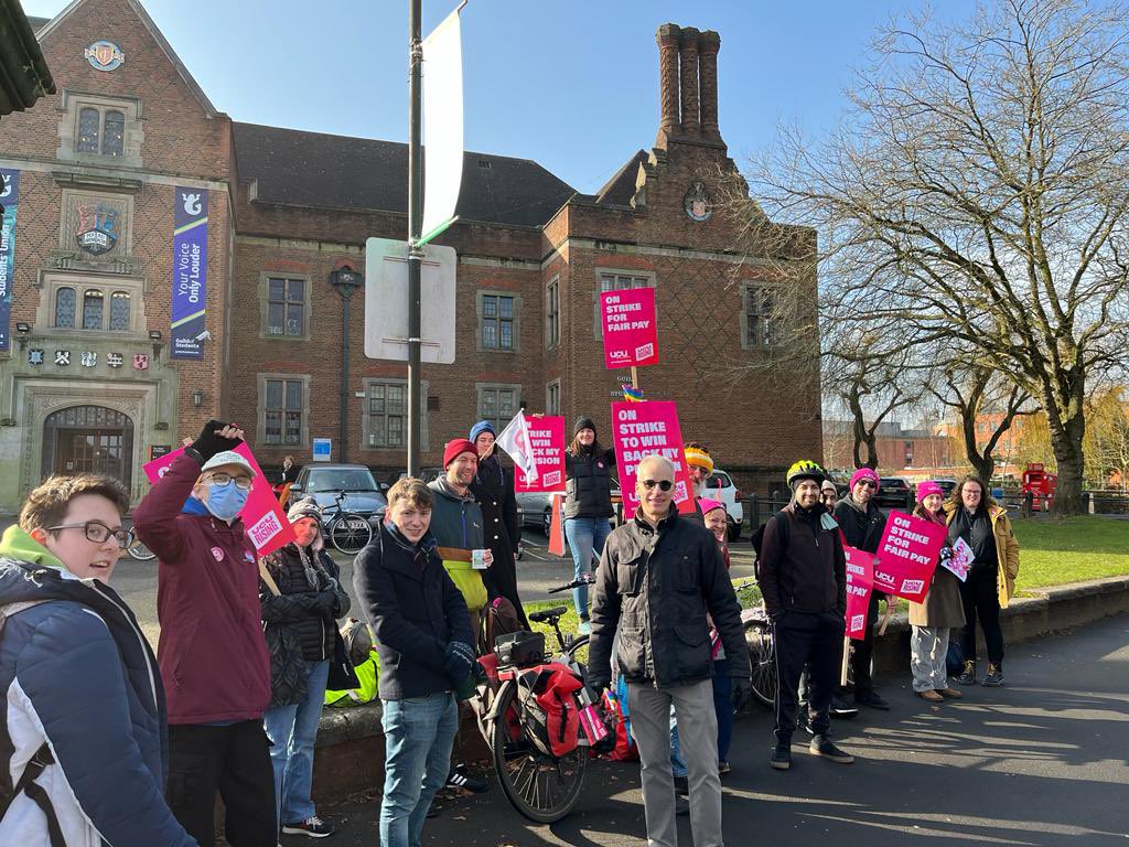 BirminghamUCU's tweet photo. East Gate were out today looking for fair pay, to win back their pensions and an end to precarious contracts. That’s just for starters …. #AngryARPS #AngryLibrarians #AreYouListeningUCEA #AreYouWatchingUUK #ucuRising #USSmess #OneOfUsAllOfUs @ucu @WestMidsUCU @BhamUniUnison https://t.co/jab4escAxe