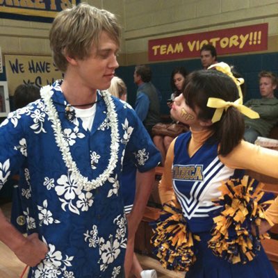 Selen🔺 on Twitter: "RT @BuzzingPop: how it started how it’s going"