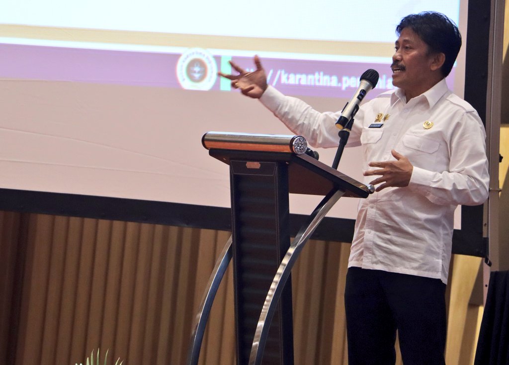BarantinRI's tweet photo. Bambang juga berharap peran aktif untuk memberikan masukan terkait regulasi yg perlu disesuaikan dgn UU No. 21 Tahun 2019, maupun peraturan turunan lainnya. Tidak kalah penting juga harus berkreasi dlm pengembangan kinerja. Krn tuntutan pelayanan @Barantan_RI
harus lebih cepat. https://t.co/l4y98rwCKC