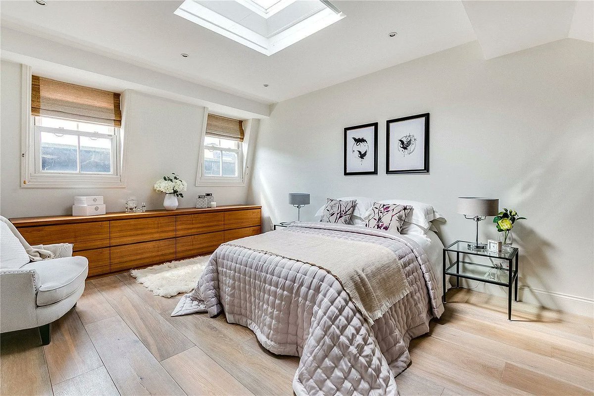 RobinsonStn's tweet photo. #PropertyDressing or #HomeStaging accentuates the best bits and withdraws attention from those tricky negatives.  We do this by creating a lived-in feeling but without the clutter or personalisation of who currently lives there
https://t.co/15ivpahIgm https://t.co/QzJQ4hblxm