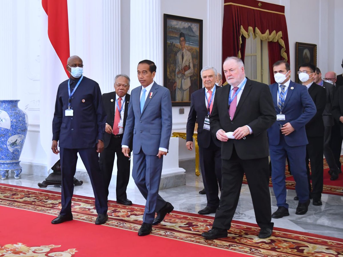 DKuntet01's tweet photo. Presiden Joko Widodo menerima Presiden World Water Council, Loic Fauchon, dan delegasi di Istana Merdeka, Jakarta, pada Rabu, 15 Februari 2023. https://t.co/vSHkbEhT1H