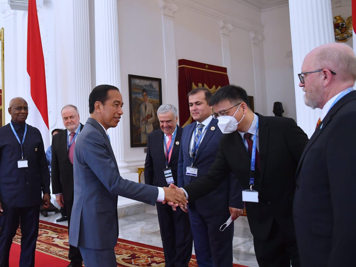 DKuntet01's tweet photo. Presiden Joko Widodo menerima Presiden World Water Council, Loic Fauchon, dan delegasi di Istana Merdeka, Jakarta, pada Rabu, 15 Februari 2023. https://t.co/vSHkbEhT1H