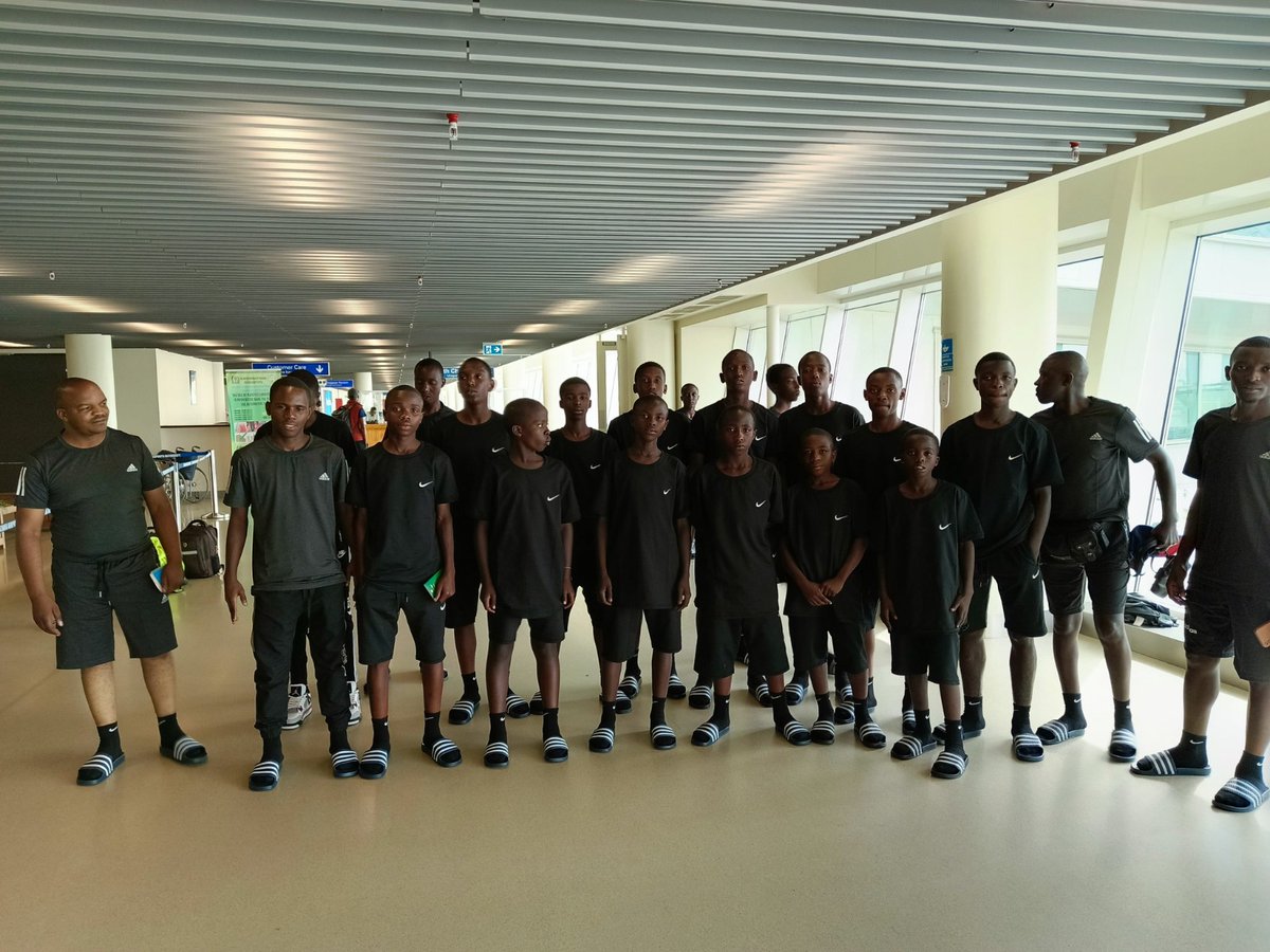 IGIHE's tweet photo. Ikipe ya ES SUMBA y'Abatarengeje imyaka 15 yegukanye Irushanwa rihuza amashuri mu bahungu ryateguwe na FERWAFA na @SchoolSportsRW yageze i Dar Es Salaam aho izakina “U-15 CAF SCHOOLS COMPETITION” ku rwego rw'Akarere rizatangira ku wa 17 Gashyantare 2023. https://t.co/MrQ35Uv7bY