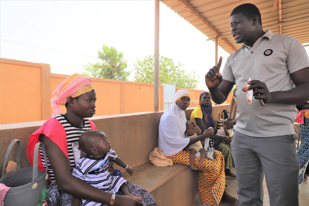 UNICEF_Burkina's tweet photo. Moumouni est un agent de santé à base communautaire actif dans la commune de Tougouri, Région Centre-Nord. 

Il est le relais local du centre de santé dans son village, et aide au dépistage de la malnutrition, la prévention du paludisme saisonnier...

Merci pour son engagement. https://t.co/b4urJQZ48T