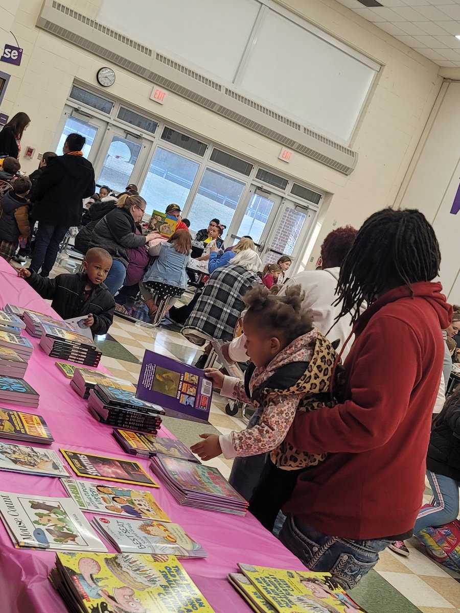 Breakfast with Books at Wildwood on Valentine's Day was a great way to start our morning with our loved ones! #WildwoodTweets #MiddieRising