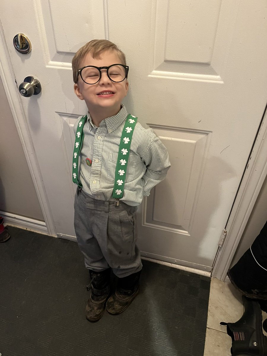 lindsaylarion's tweet photo. Ls 100th day at school! Of course M wanted to match her big brother โค๏ธ #100daysofkindergarten https://t.co/0uPEVgoZYR