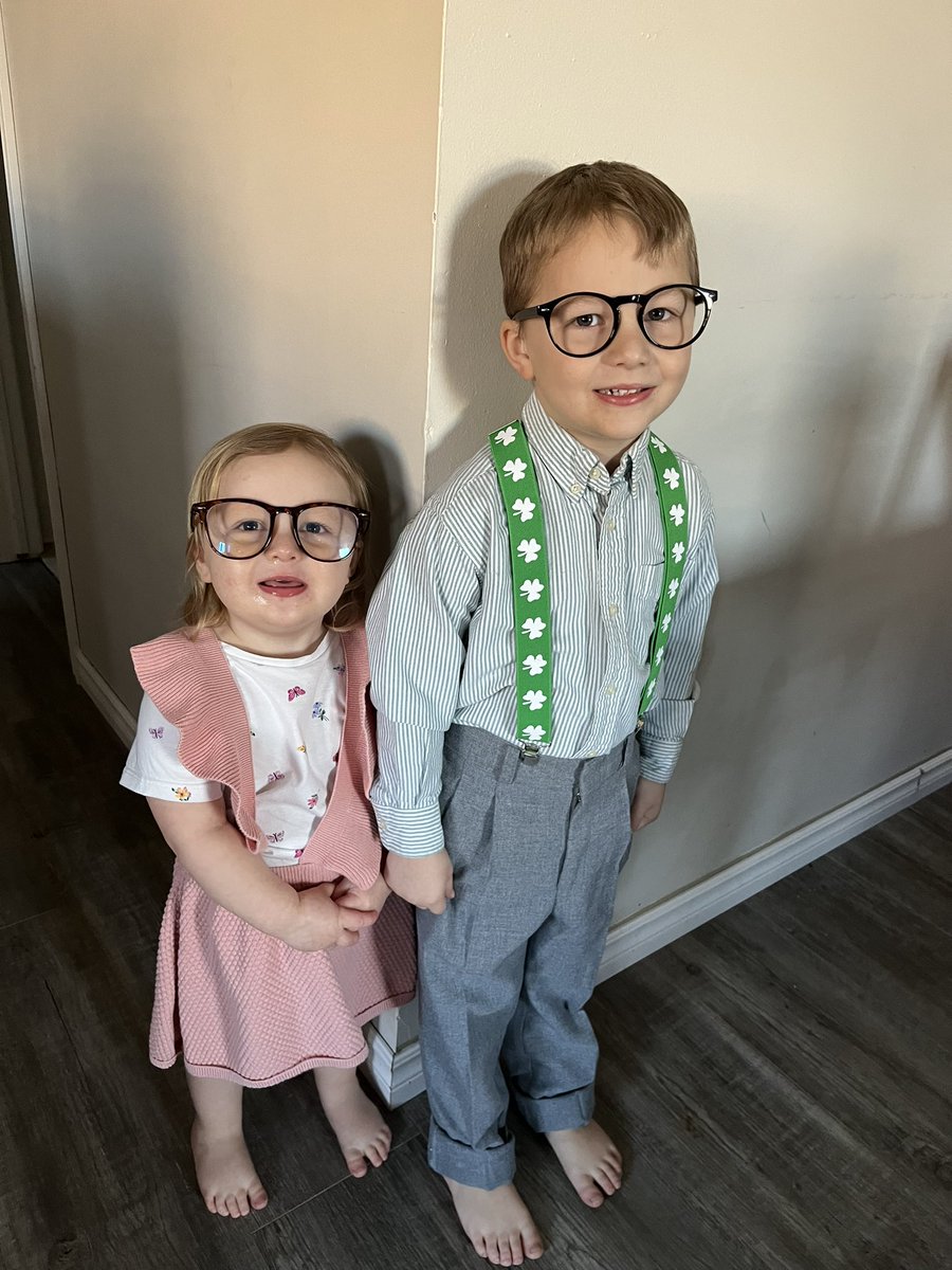 lindsaylarion's tweet photo. Ls 100th day at school! Of course M wanted to match her big brother โค๏ธ #100daysofkindergarten https://t.co/0uPEVgoZYR