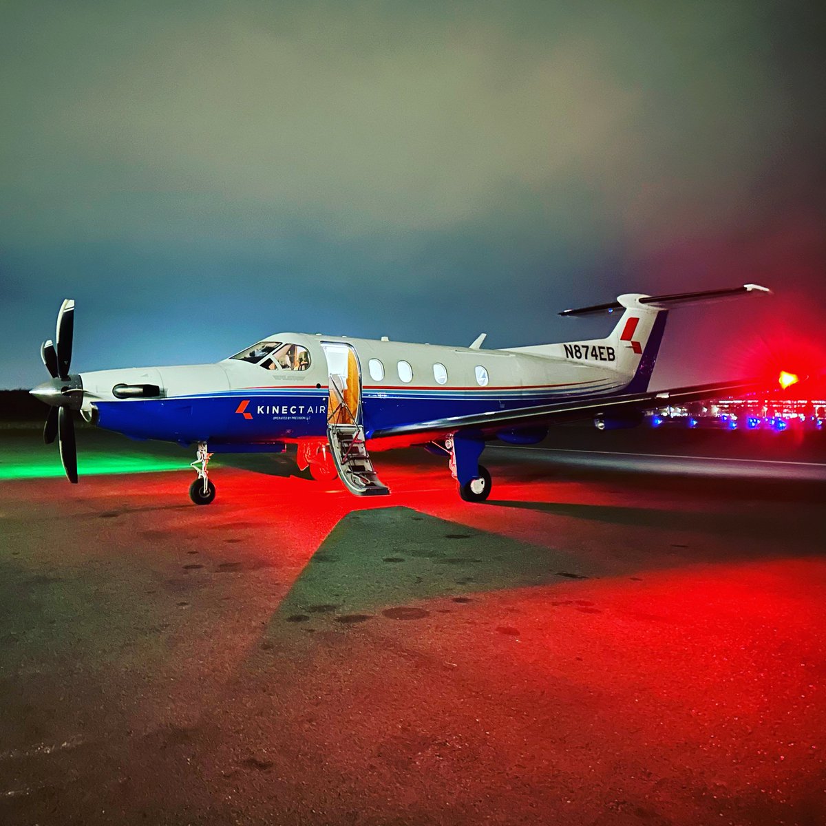 KinectAir's tweet photo. Night or day, #KinectAir is there for your Pacific Northwest journey to begin! 

Visit https://t.co/NF3Zubn293 for bookings.

#PC12PictureoftheWeek @OriensAviation #Pilatus #turboprop #privateflight #privatejetservice #PC12 #OpenTheSkies https://t.co/qUe4tTsh10