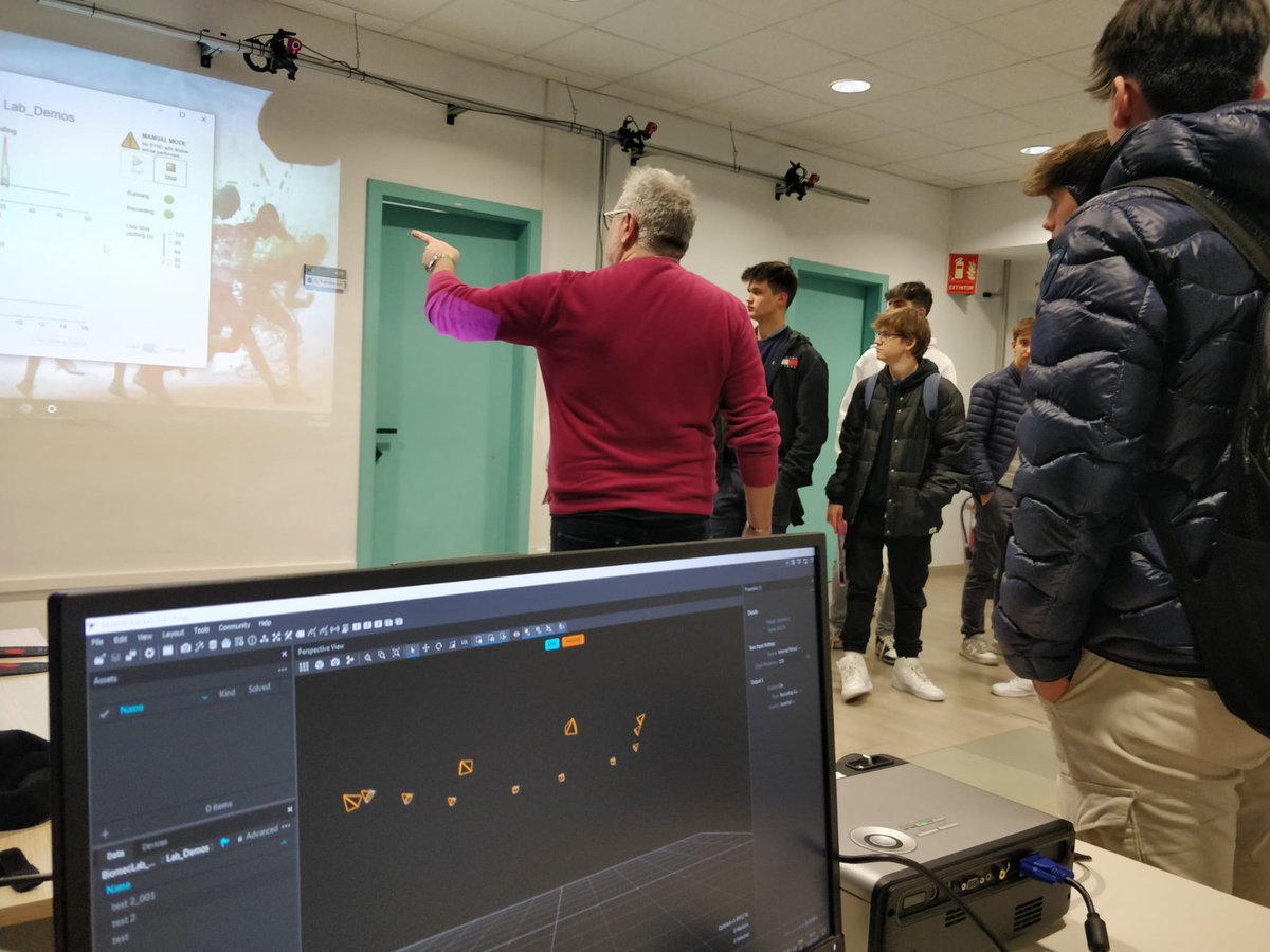 BiomecUPC's tweet photo. 🧑🏫 Today our colleague @massicenciarini has shown the Biomechanics Lab and the research done at #CREBUPC during the open day of @ETSEIB_UPC!
🚀 We want to promote future research careers in biomechanical engineering!
#portesobertesUPC #territoriUPC https://t.co/o48VL2G4Ot