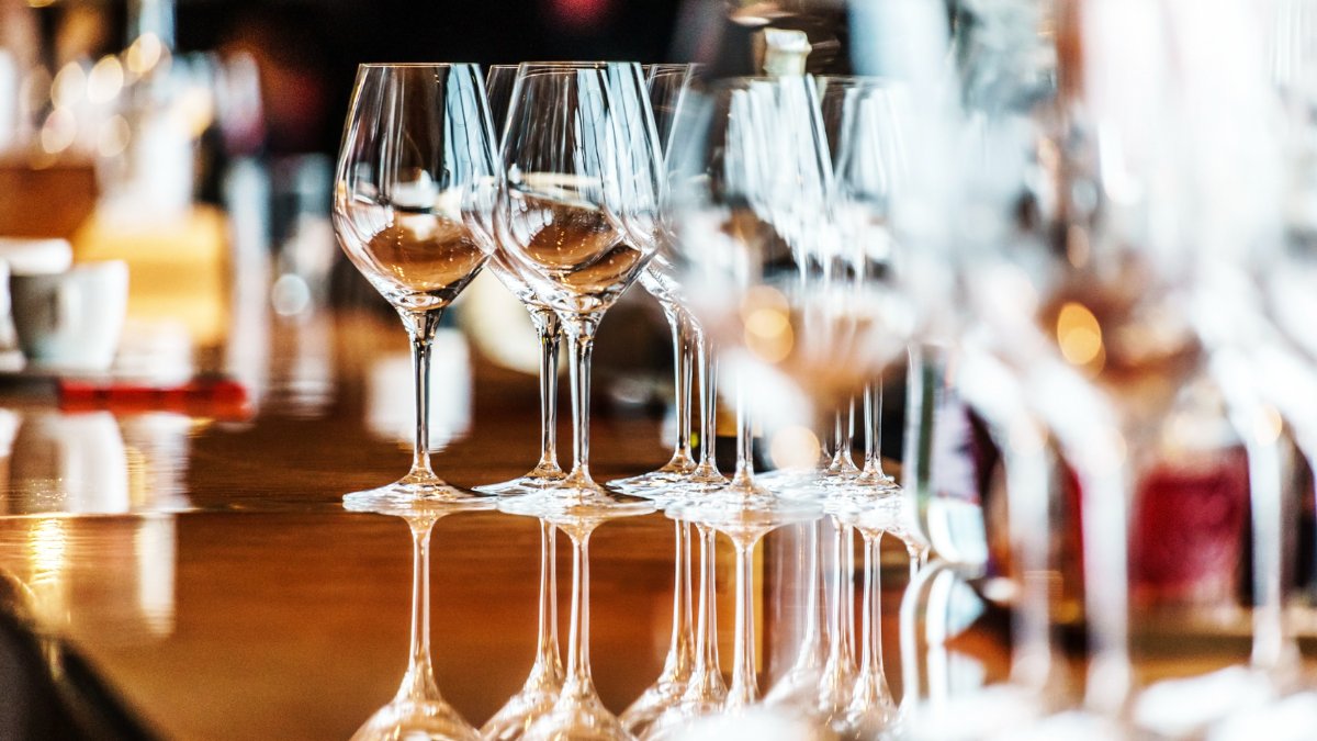 ajstuartbelfast's tweet image. Sip in style with our range of stunning glassware. From classic to contemporary, we have the perfect glass for every occasion. Shop now! 

#Glassware #EntertainingEssentials