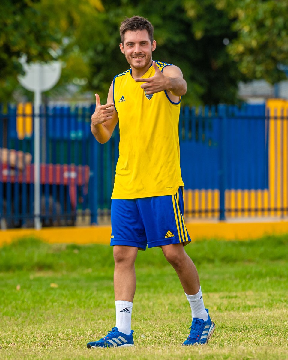 BocaFutsal's tweet photo. ¡Buenos días, @pipigimenez17! 😃🤙

#DaleBoca 🔵🟡🔵 https://t.co/UzLQt88bOR