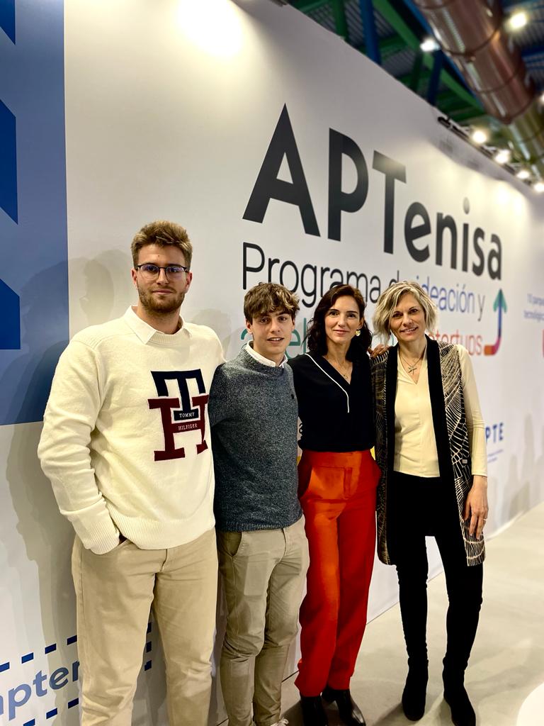 emprenbit's tweet photo. Alguns els nostres emprenedors presents a @ForoTransfiere, a punt pel DemoDay de #APTENISA:
@PlavedTech, #IKIhealth i #pipalook https://t.co/mC9TVCu1EL