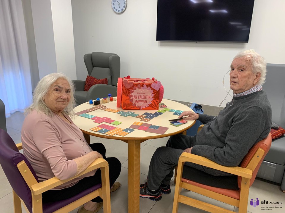 AFA_Alicante's tweet photo. TALLERES DE SAN VALENTÍN EN RESIDENCIA Y CENTRO DE DÍA  https://t.co/e7atIlJvAQ                         #Alzheimer #sanvalentin #BuzondelAmor #tasoc #terapiaocupacional https://t.co/GhYKP9fiwv