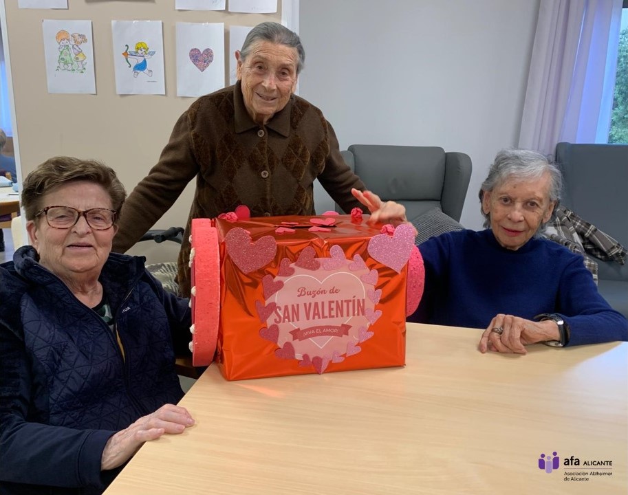 AFA_Alicante's tweet photo. TALLERES DE SAN VALENTÍN EN RESIDENCIA Y CENTRO DE DÍA  https://t.co/e7atIlJvAQ                         #Alzheimer #sanvalentin #BuzondelAmor #tasoc #terapiaocupacional https://t.co/GhYKP9fiwv