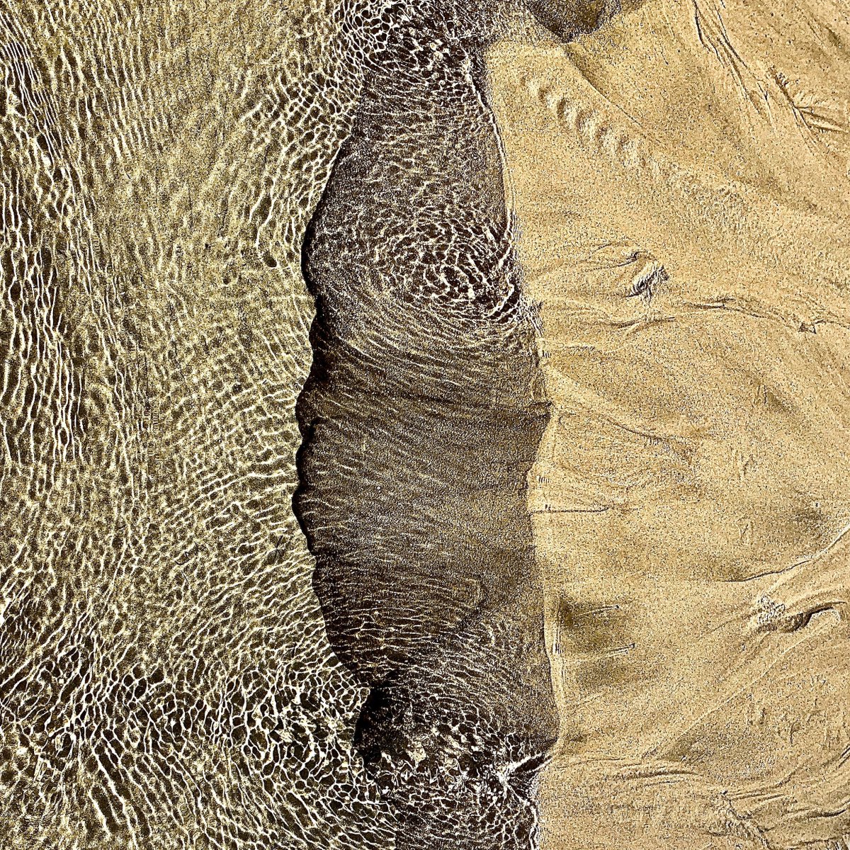LEMARCHANDMart2's tweet image. "Don't take life seriously; you won't get out of it alive anyway".
Bernard le Bouvier de Fontenelle
#lowtide #sandpatterns #sand #artofnature #natureabstract #fineartphotography #sandripples #patternsinthesand #womenphotographers #fineartphotography