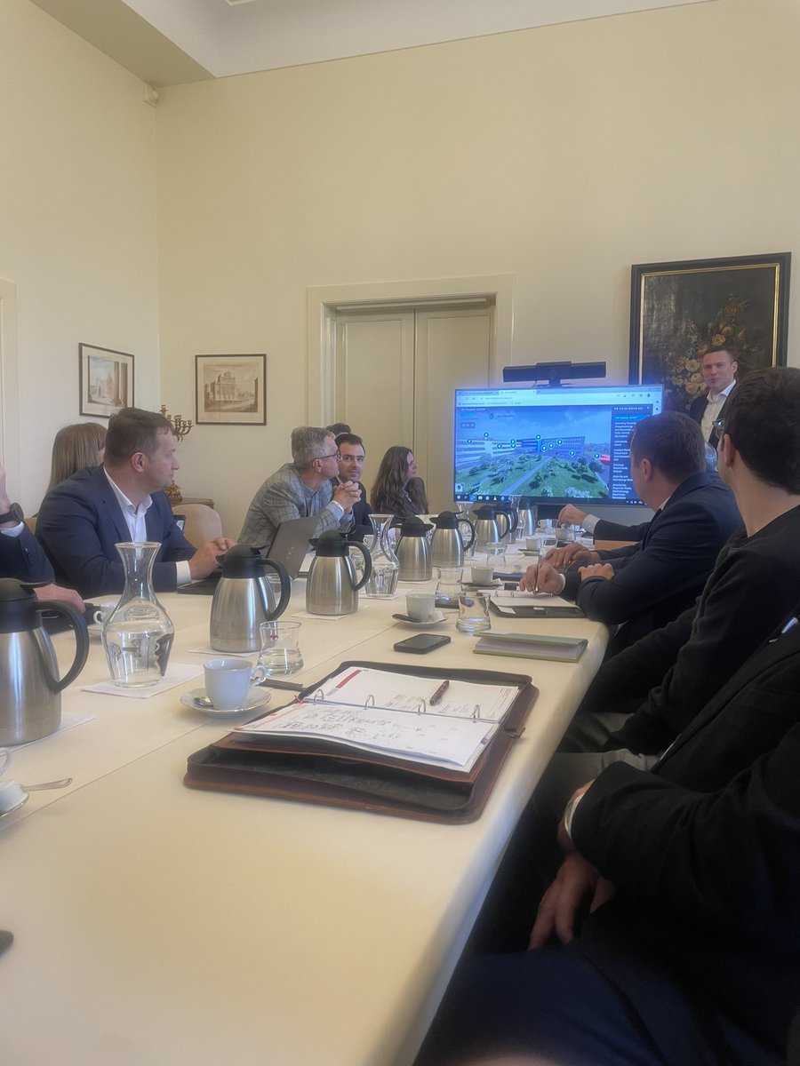 Poprvé na větším jednání :-O A rovnou v kanceláři Masaryka ml. #e-farma