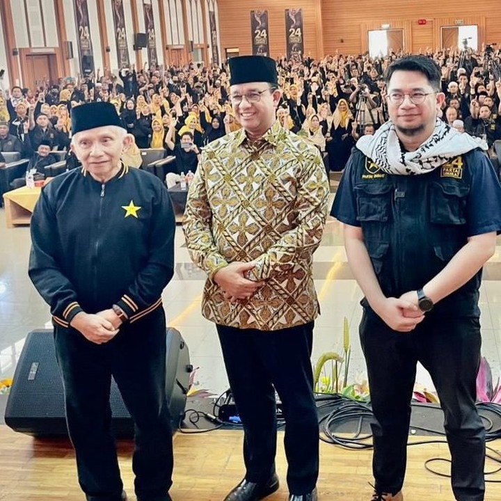 Ngakak it adlh Ktika <a href="/NasDem/">Partai NasDem</a> surya Paloh susah payah Membersihkn Nama Anis dri gelar BAPAK POLITIK IDENTITAS. Eh si Anis malah akrab dgn Partai POLITIK IDENTITAS😂

Siap² Om Bewok Marah😂

Sikap org ya susah di Ubah Om Paloh.
Org Bebal akn ttp jd org Bebal &amp;Anis adlh org Bebal it