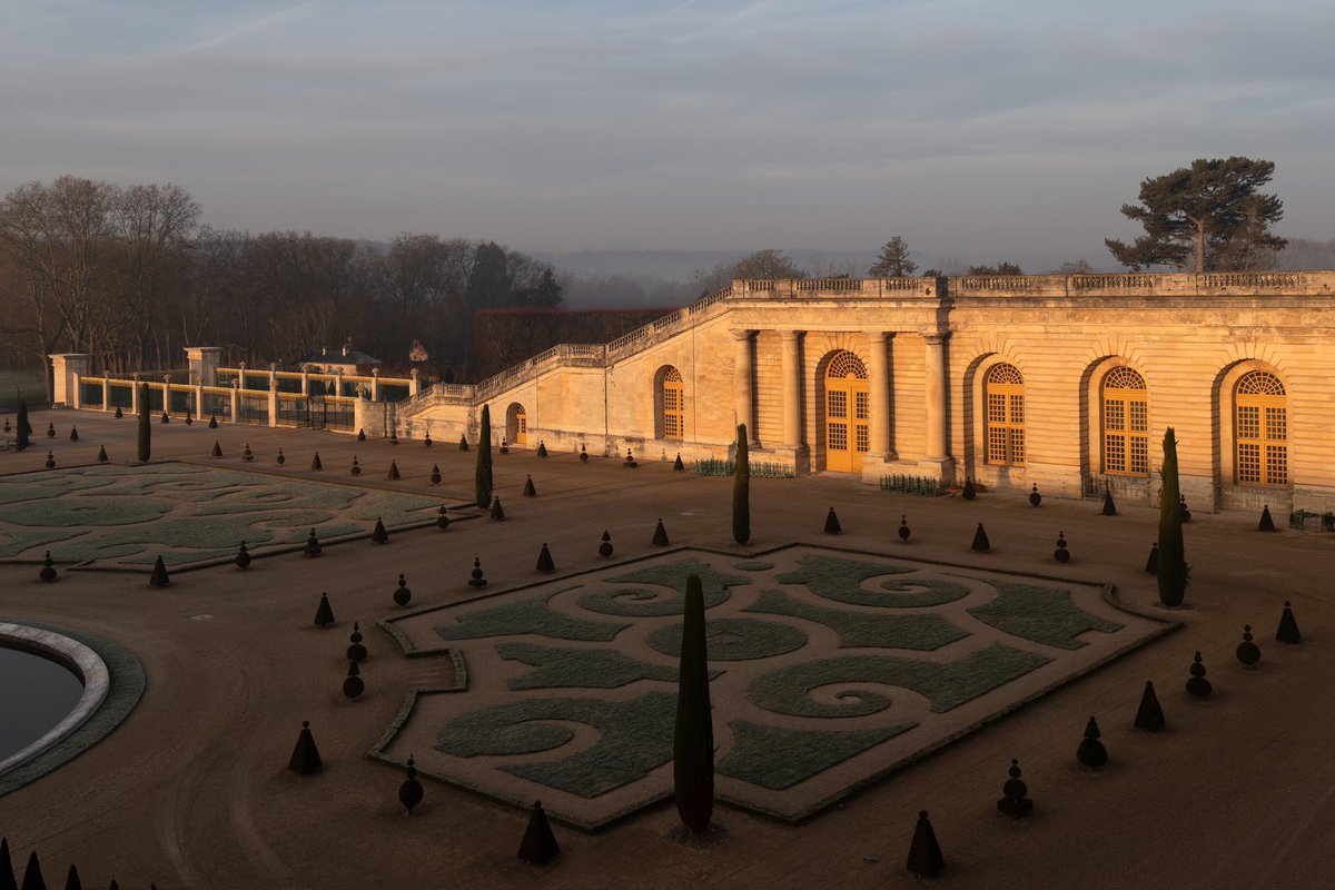 CVersailles's tweet photo. 🇫🇷 La beauté des jardins de Versailles en hiver 
🌍 The beauty of the gardens of Versailles in winter https://t.co/RHbXSxupMC