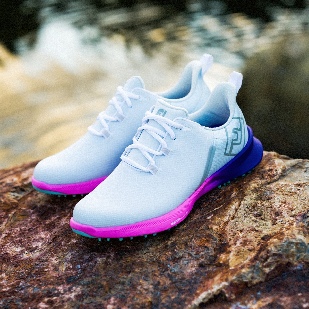 FootJoy's tweet photo. Durable Breathability. ๐ซก
Lightweight Cushioning. โ๏ธ
Superior Traction. ๐๏ธ
#BringTheHeat #FJFUEL https://t.co/PJS5GOIbZP