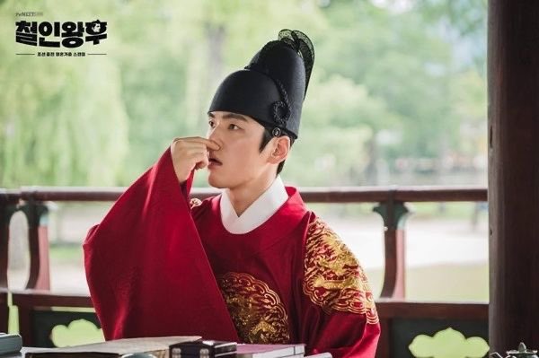 LouiseW44557282's tweet photo. While waiting for Kokdu ep7, I rewatch Mr Queen ep1 on Netflix 🥰🥰 and I am surprised that I found Cheol Jong even more handsome than before 🤩🤩 

Dujinwoo ssi, do you agree 😂😂

#KimJungHyun #김정현 #金正賢 
#철인왕후 #哲仁王后 #MrQueen #이원범
#哲宗 #CheolJong https://t.co/9xAyxmqPwG