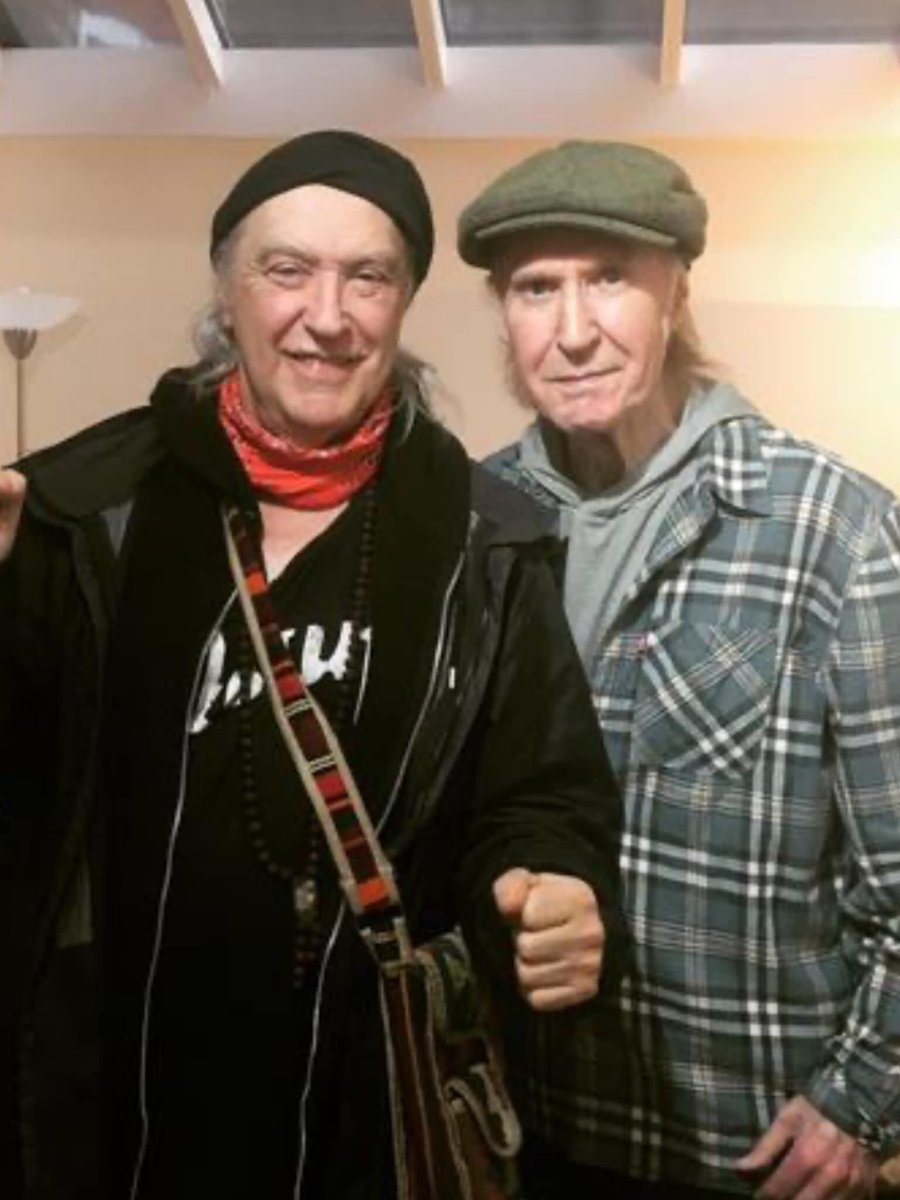 KinKsKinKdom's tweet photo. One year ago today Dave &amp; Ray spent today February 15, 2022 together looking at some old video footage of kinks shows,,, https://t.co/Zh6kb2IPRV