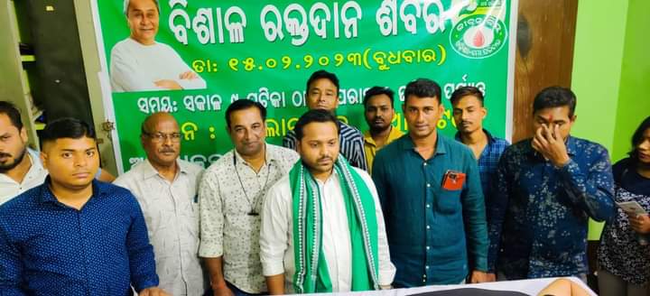 BiswalSouvic's tweet photo. ଏହି ସୁନ୍ଦର ପଦକ୍ଷେପ ଗ୍ରହଣ କରିଥିବାରୁ ସମସ୍ତ ଆୟୋଜକ ସଦସ୍ୟ ବୃନ୍ଦ, ଉପସ୍ଥିତ ରକ୍ତଦାତା ତଥା କର୍ମକର୍ତ୍ତା ମାନଙ୍କୁ ମୋର ଆନ୍ତରିକ ଶୁଭେଚ୍ଛା ସହ ସାଧୁବାଦ ଜ୍ଞାପନ କରୁଛି।🙏
#ରକ୍ତଦାନ_ଜୀବନଦାନ 🩸 #BloodDonation 👏
#BloodDonationCamp 💐 #PopularClub #Cuttack https://t.co/k89fGKrKcc