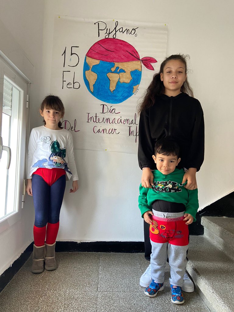BajaCra's tweet photo. La Patarrona hoy está del revés.Ha querido que vengamos con camisetas al revés, calcetines por fuera, calzoncillos encima de los pantalones… un desastre. https://t.co/HSSykfWEvo