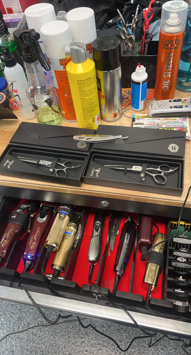 mgalloway_jr's tweet photo. @wahlprof @BaByliss @AndisCompany @HanzoNation i love what i do. @BooksyApp #barber #toledo #ohio #wahl #babyliss #andis #hanzonation #booksy https://t.co/R5Lbpfer9E