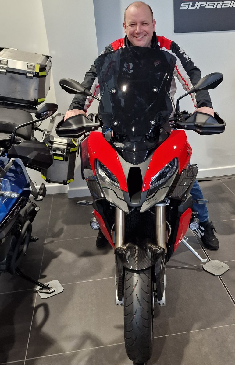rodevans6's tweet image. Doing a bit of window shopping, you can't have to meny bikes 
#BMW